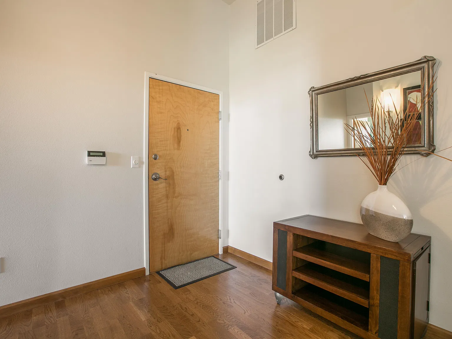 2 bed, 2.0 bath, 1412 sqft, $2,400 — Photo 2