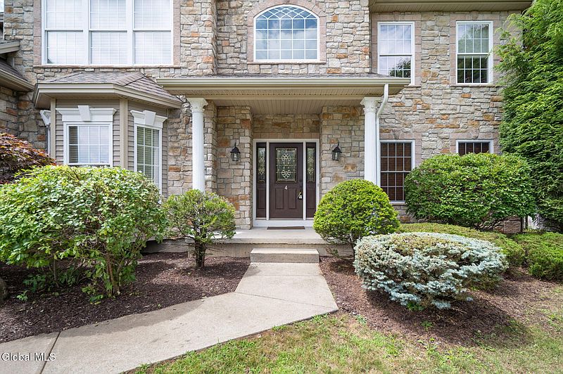 2nd image of 4 Stoney Heights Court