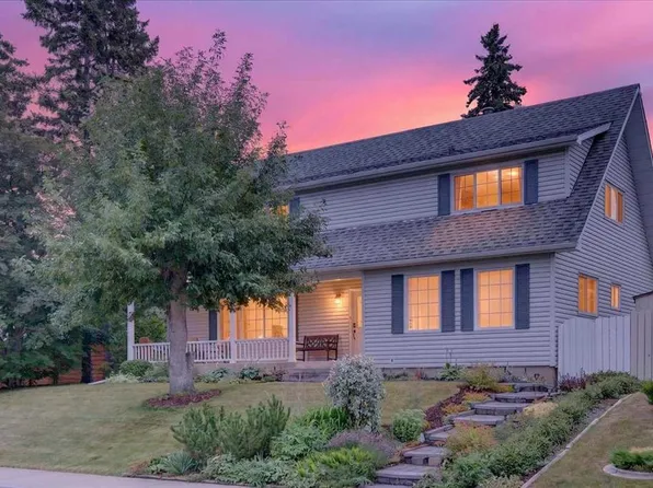 1707 S 107th Ave SW, Calgary, AB T2W 0C3
