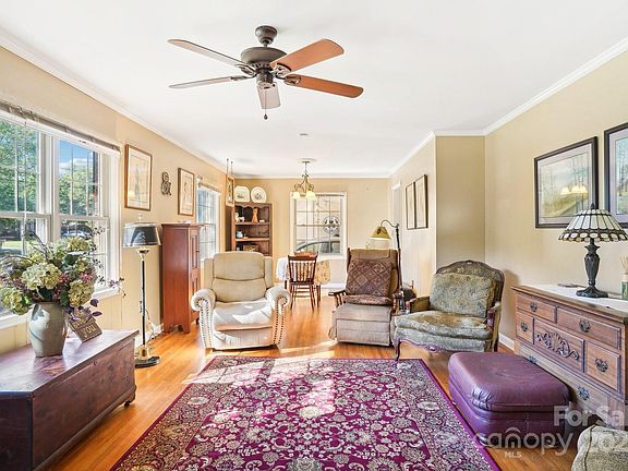 4th image of 1026 Holly Dr