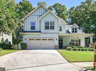 8 Seabiscuit Ct, Newnan, GA 30263