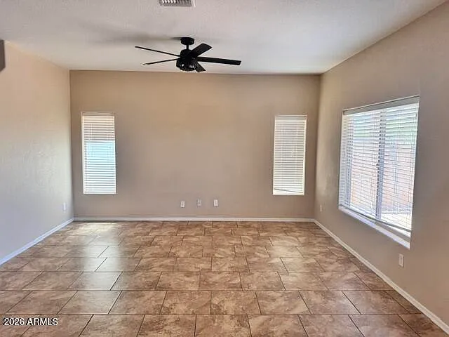 5 bed, 3.0 bath, 2806 sqft, $2,400 — Photo 4
