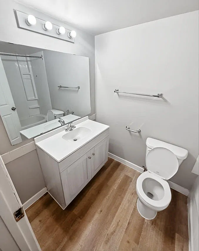 NAITside Court III Apartments — Photo 4