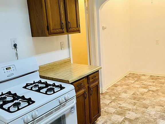 5th image of 1166 N Raymond Ave APT 2