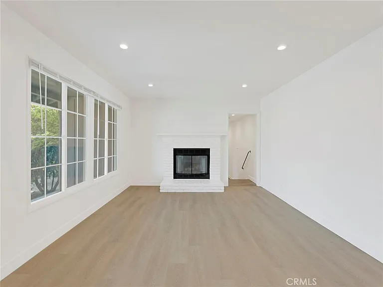 22222 Vanowen St — Photo 5