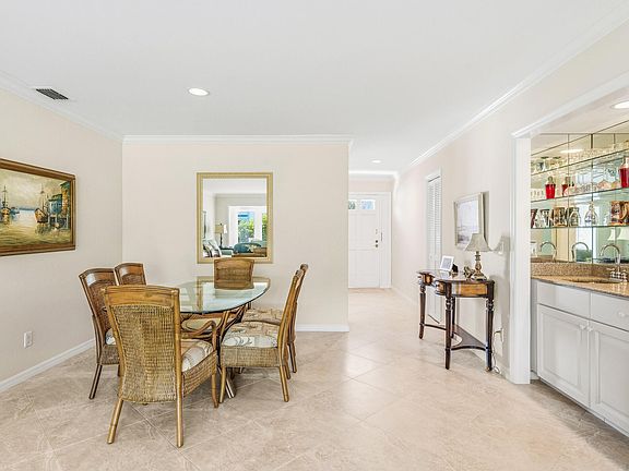5th image of 300 Harbour Dr APT 106B