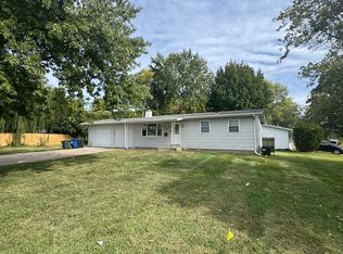 1090 Howdershell Rd, Florissant, MO 63031