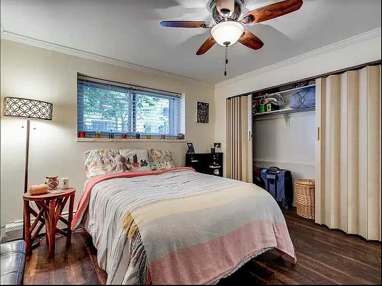 Second bedroom, alternate layout, closet shown