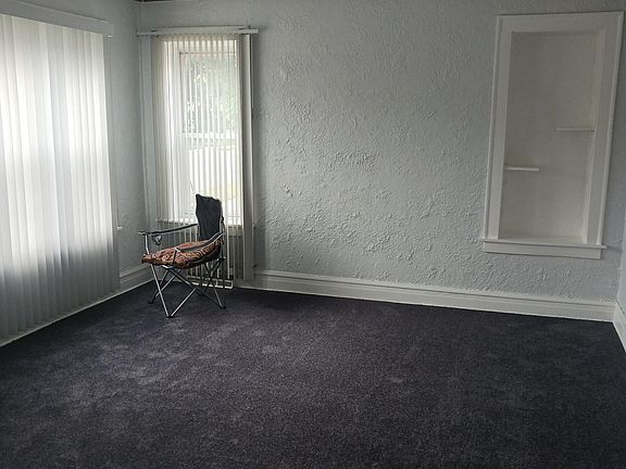 4th image of 14507 S Clark St #1