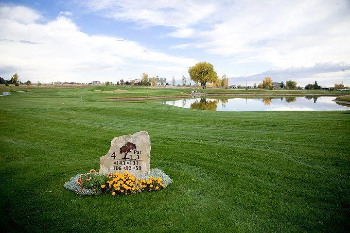 Golf course next door!