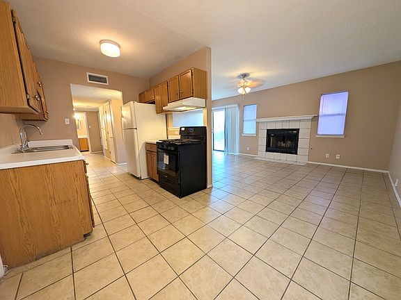 4th image of 11660 Cayuga Cir