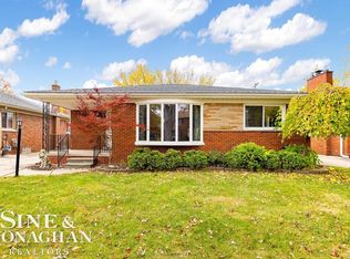 1789 Aline Dr, Grosse Pointe Woods, MI