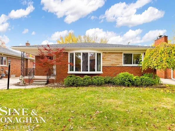 1789 Aline Dr, Grosse Pointe Woods, MI 48236