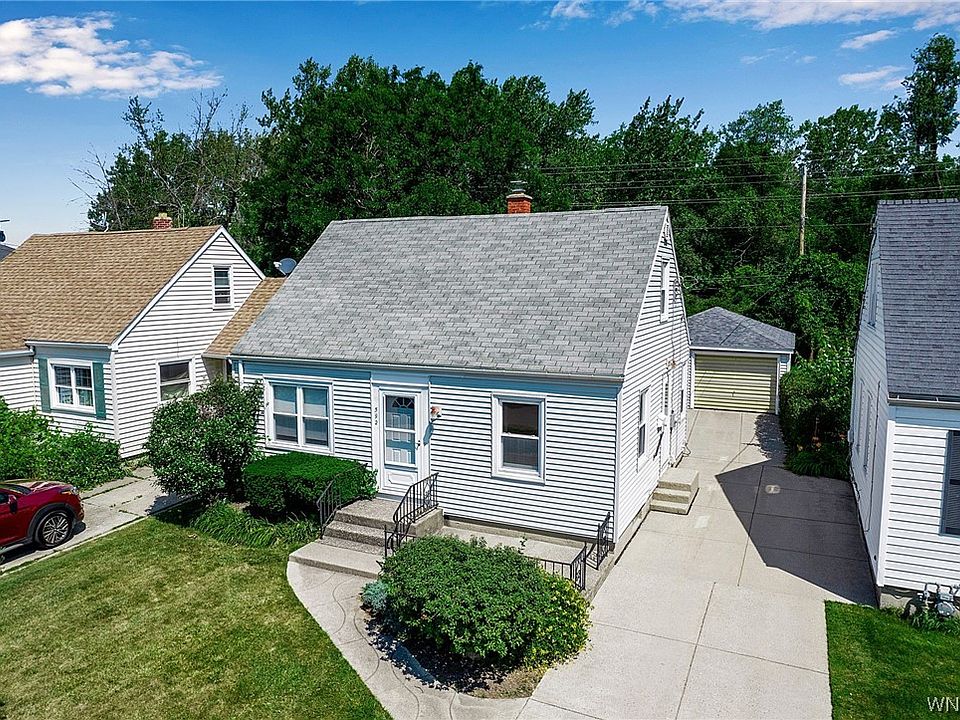 1st image of 592 Taunton Pl