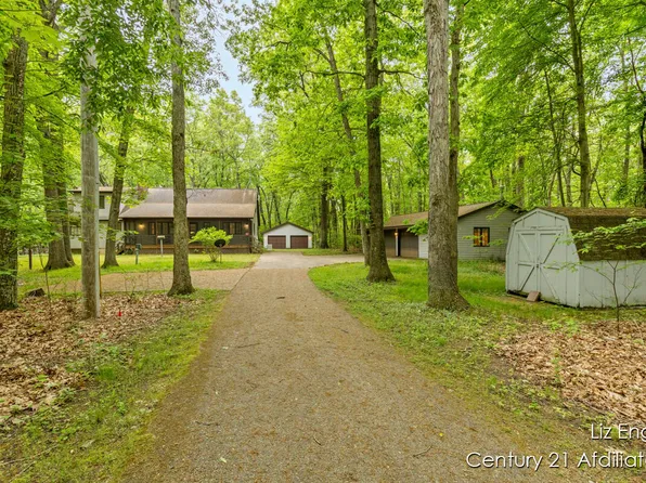 6268 131st St, Saugatuck, MI 49453