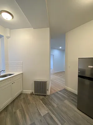 Rented by Current Real Estate Advisors | media 11