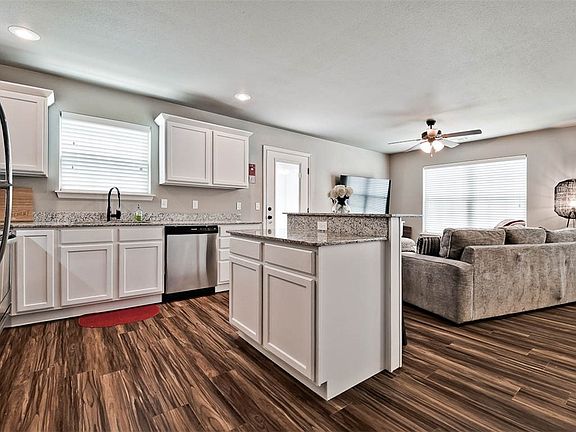 4th image of 2804 Auburn Dr