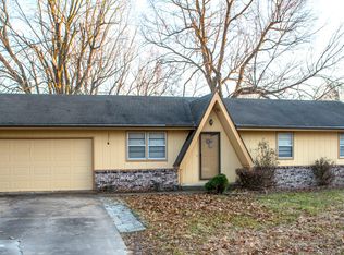 4136 W Magnolia Dr, Battlefield, MO 65619