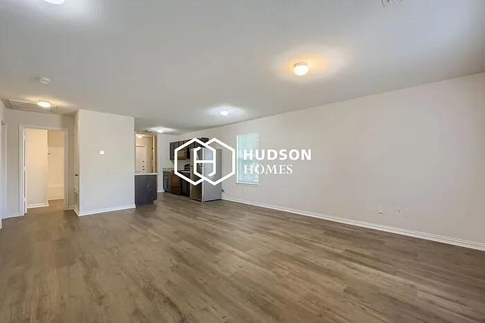 3 bed, 2.0 bath, 1090 sqft, $1,749 — Photo 4