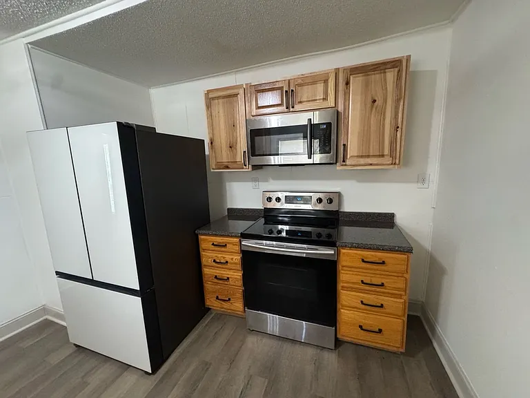 143 Massey St — Photo 4