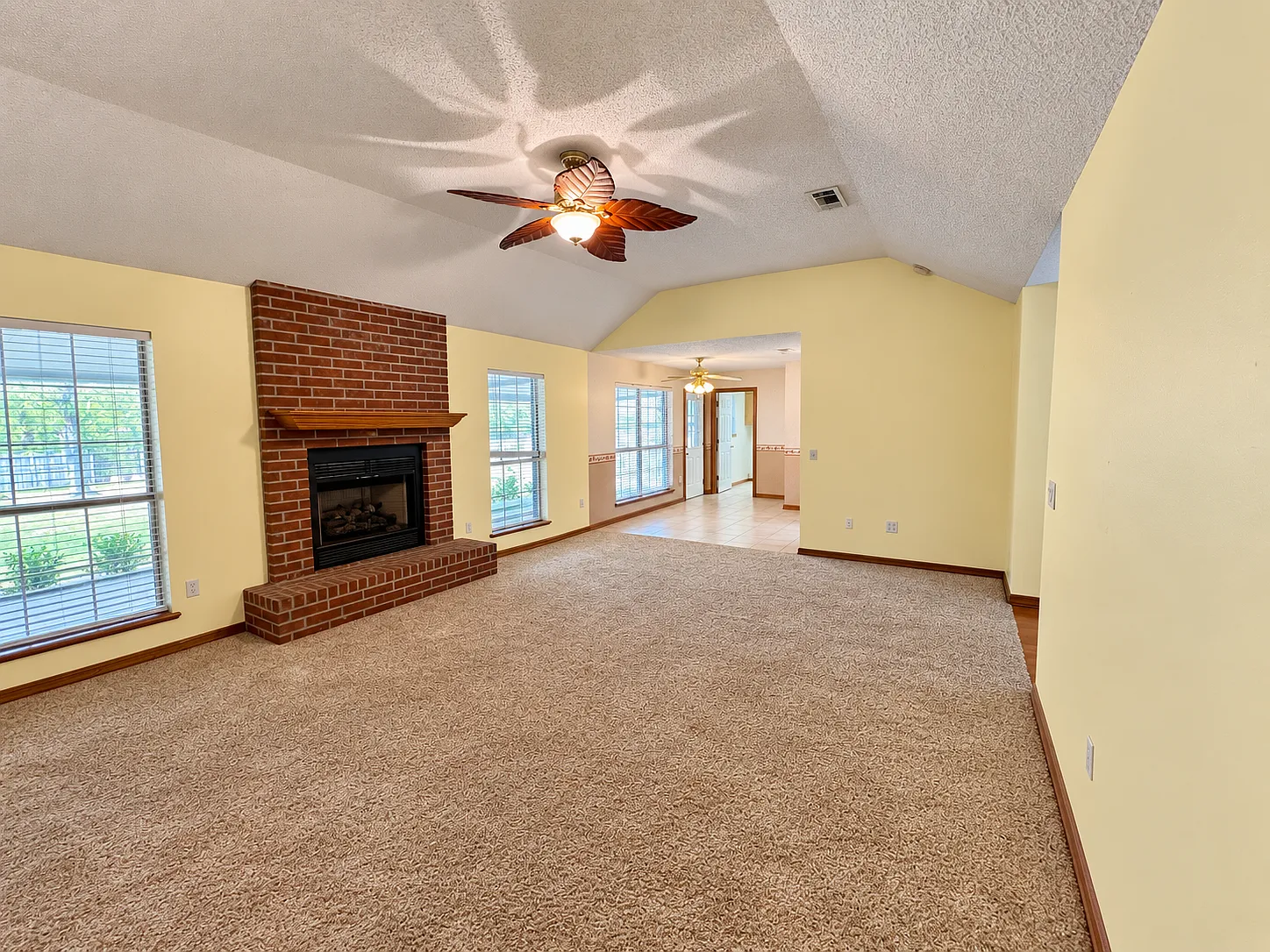 3 bed, 1826 sqft, $2,300 — Photo 4