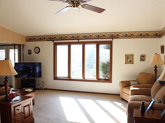 5th image of 1019 Fronek Dr
