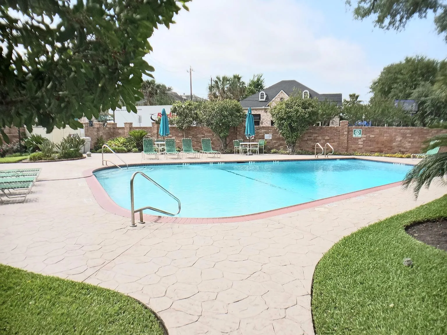 1601 S Shepherd Dr — Photo 3