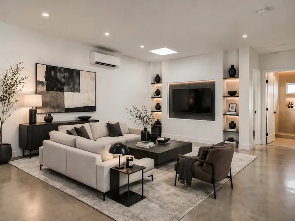 7318 1/2 Fallbrook Ave, West Hills, CA 91307