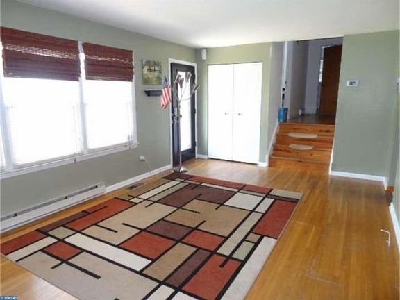 2nd image of 264 Oakfield Dr
