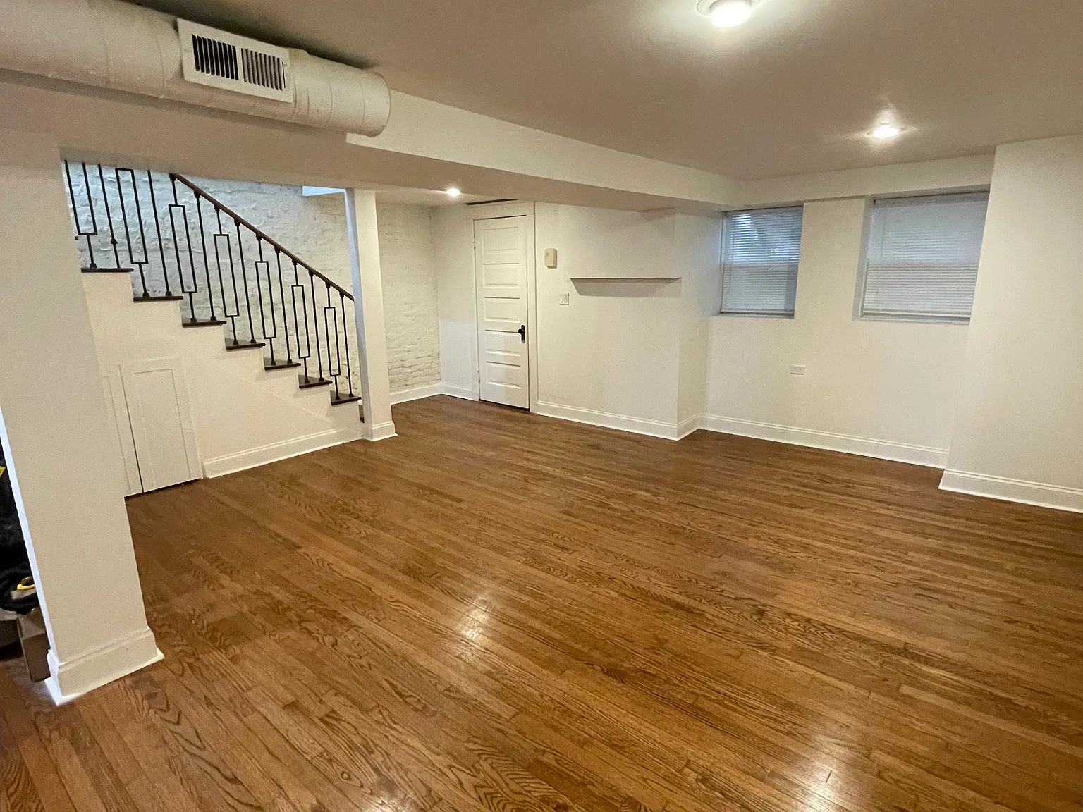 2 bed, 1100 sqft, $2,200 — Photo 2