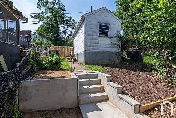 5 bed, 2620 sqft, $5,500 — Photo 2