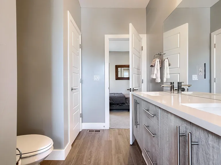 Upstairs full bathroom, shower/bath.