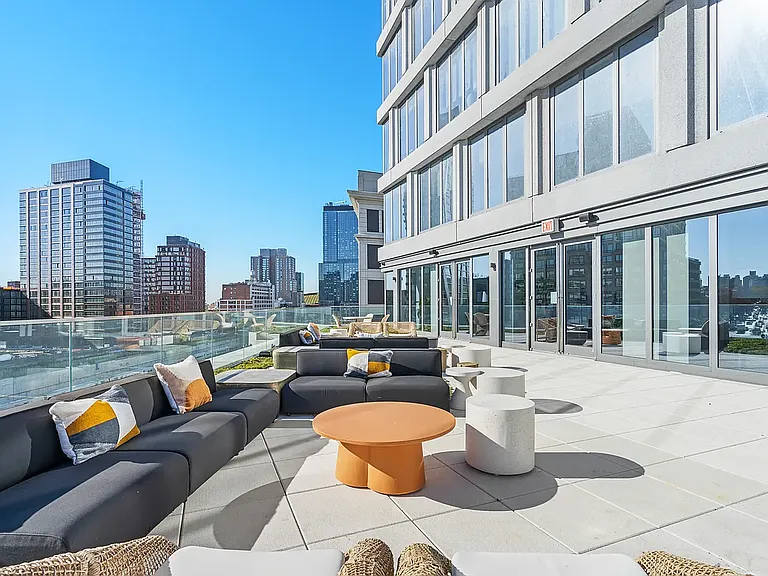 545 Vanderbilt Ave #Penthouse 2J — Photo 3