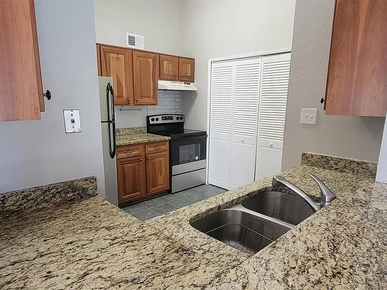 503 Westover Dr — Photo 8