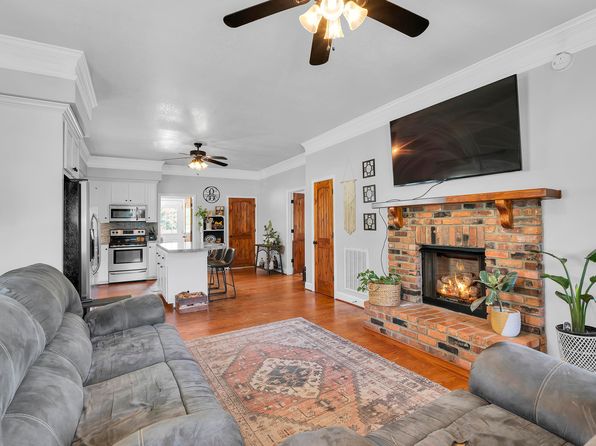425 River St, Converse, SC 29329