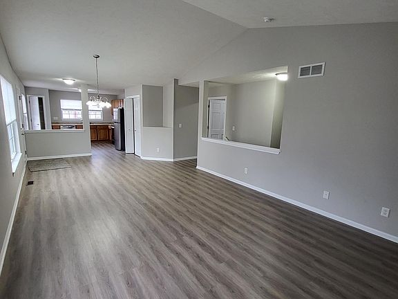 4th image of 2010 Westwick Cir