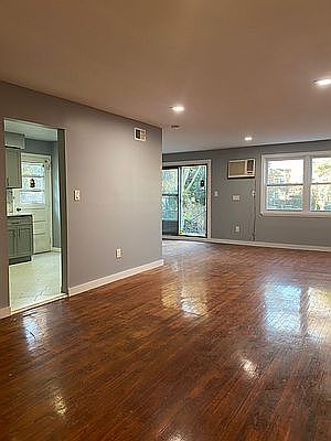 2nd image of 1277 E 70th St APT 1