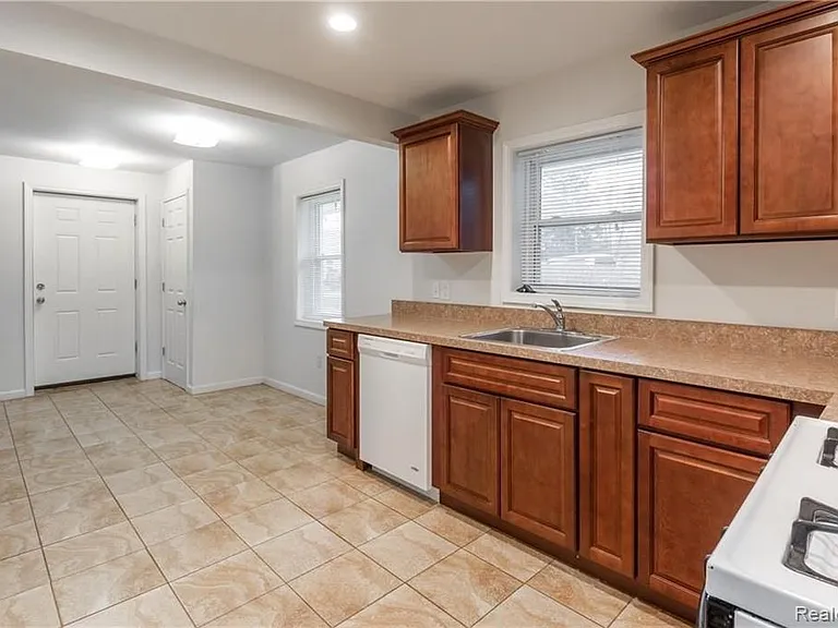 31733 Kathryn St — Photo 11