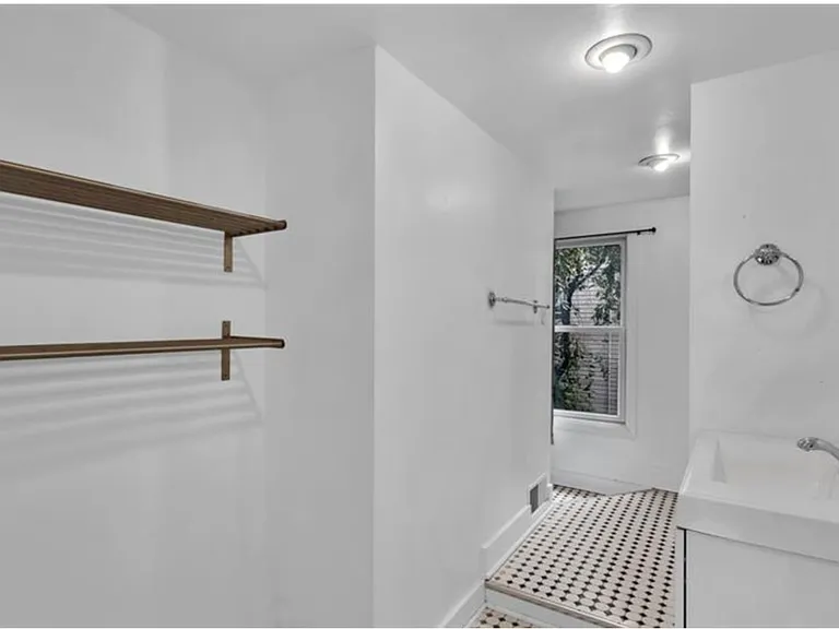 602 Middle St — Photo 24