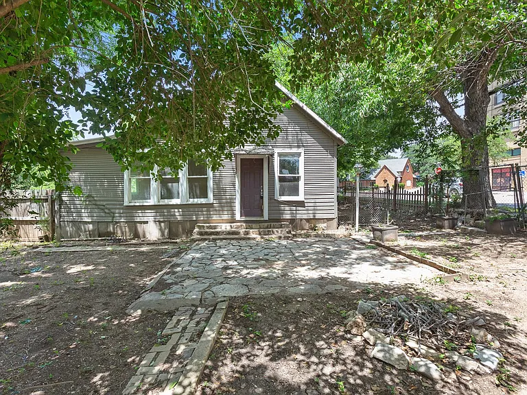 333 W Hutchison St — Photo 16