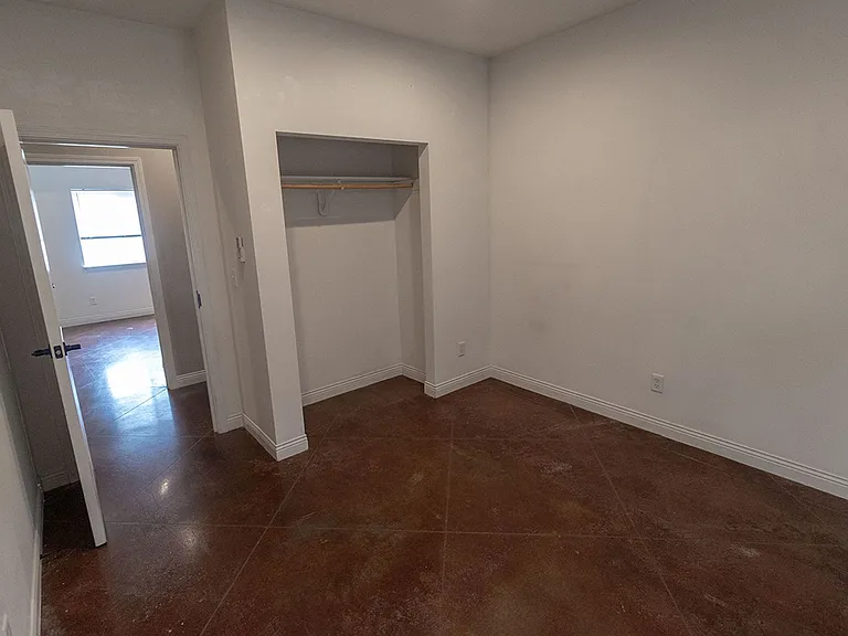 1413 Paris Rd — Photo 13