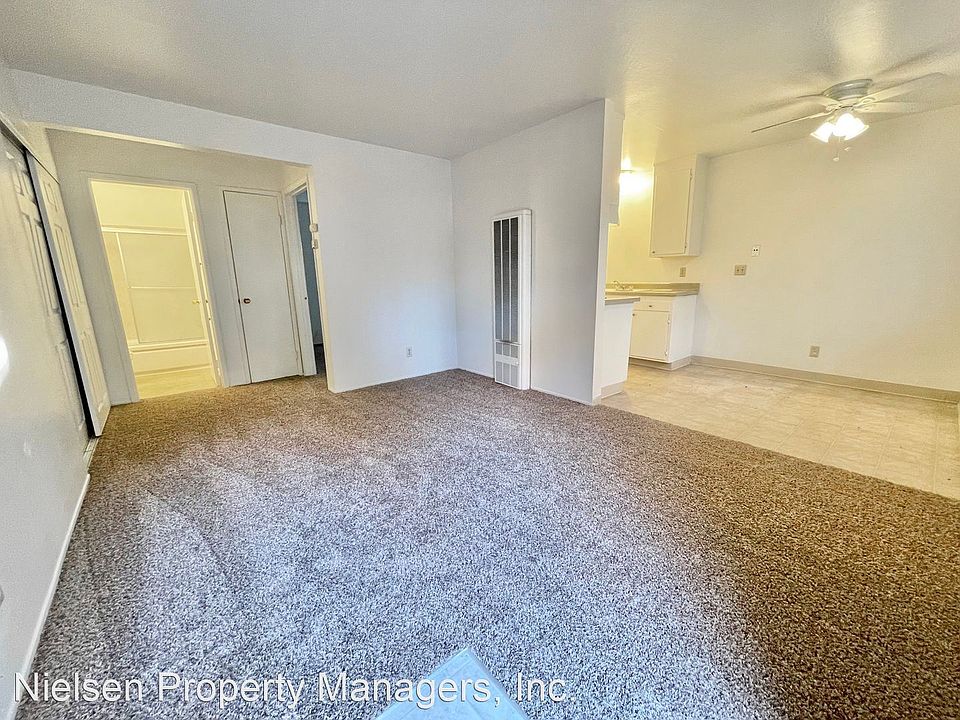 1st image of 608 26th St APT 2