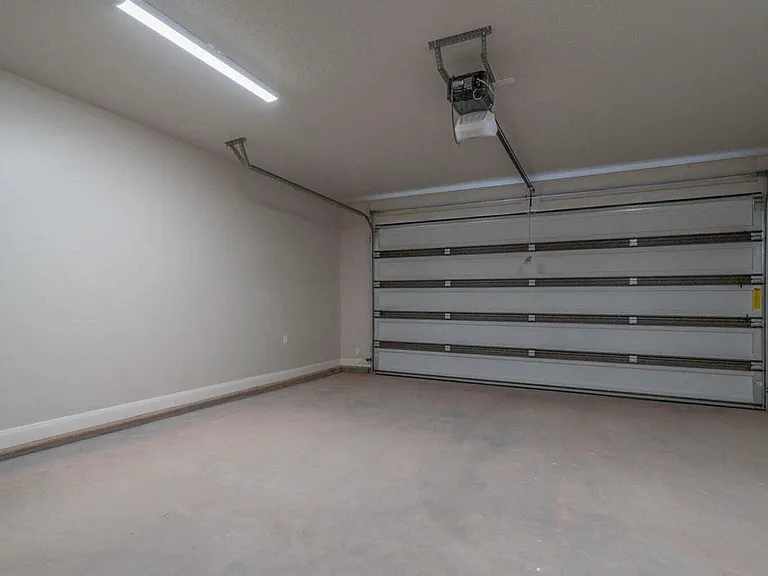 527 N 550 W — Photo 16