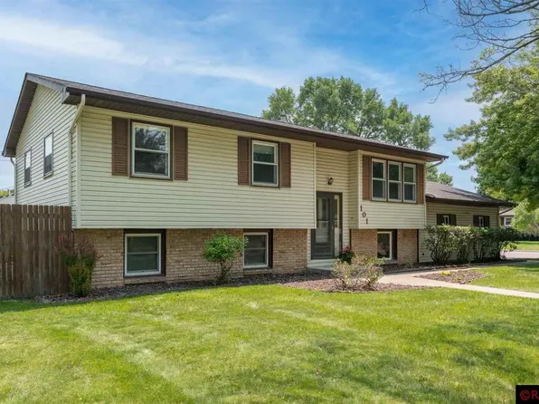 101 Marabou Dr, Mankato, MN 56001