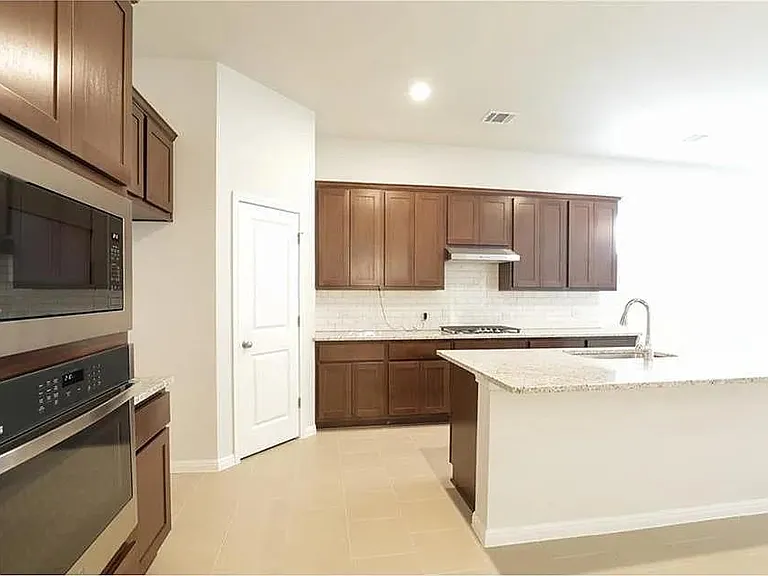 135 Horseshoe Cv — Photo 10