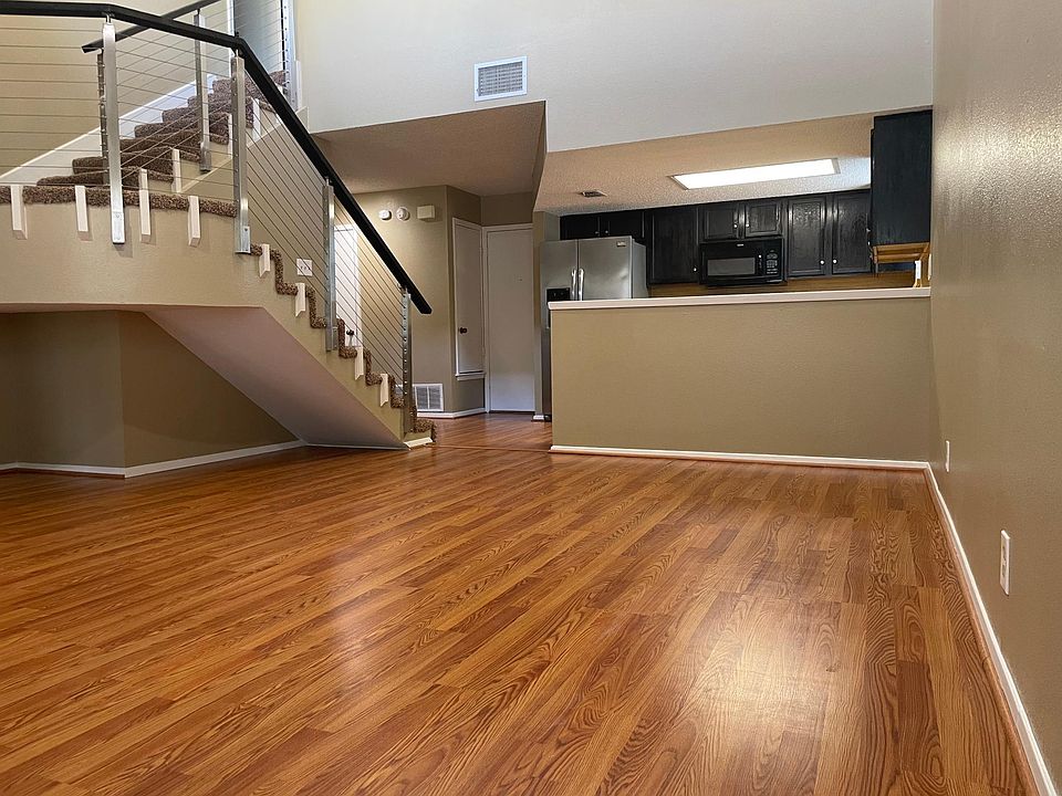 1st image of 2406 Villa Ct #2406