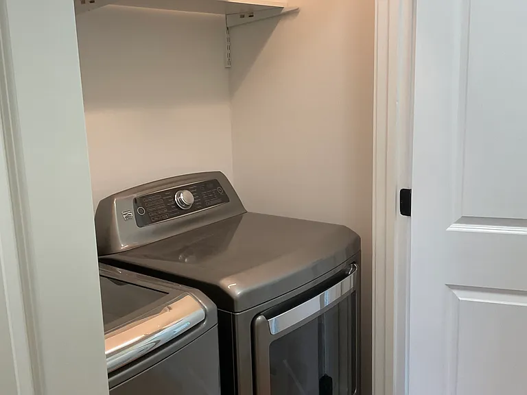913 Wall St — Photo 23