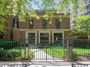 333 W Barry Ave, Chicago, IL 60657