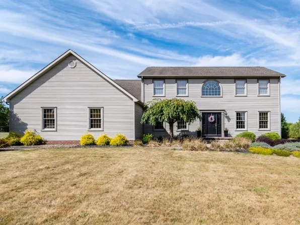 205 Longview Cir, North Lima, OH 44452