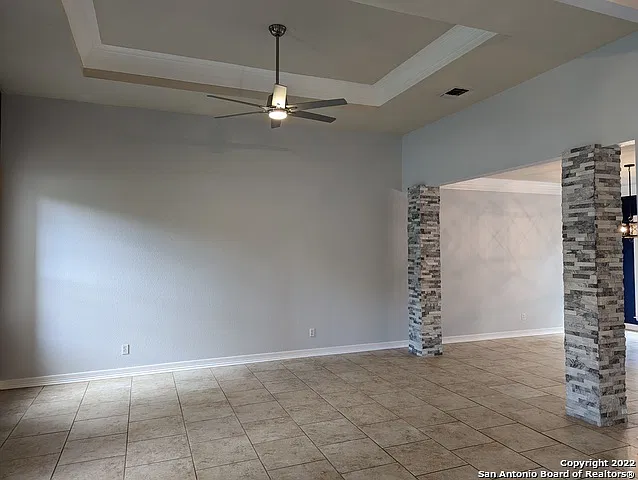 4 bed, 2.5 bath, 2826 sqft, $2,400 — Photo 2
